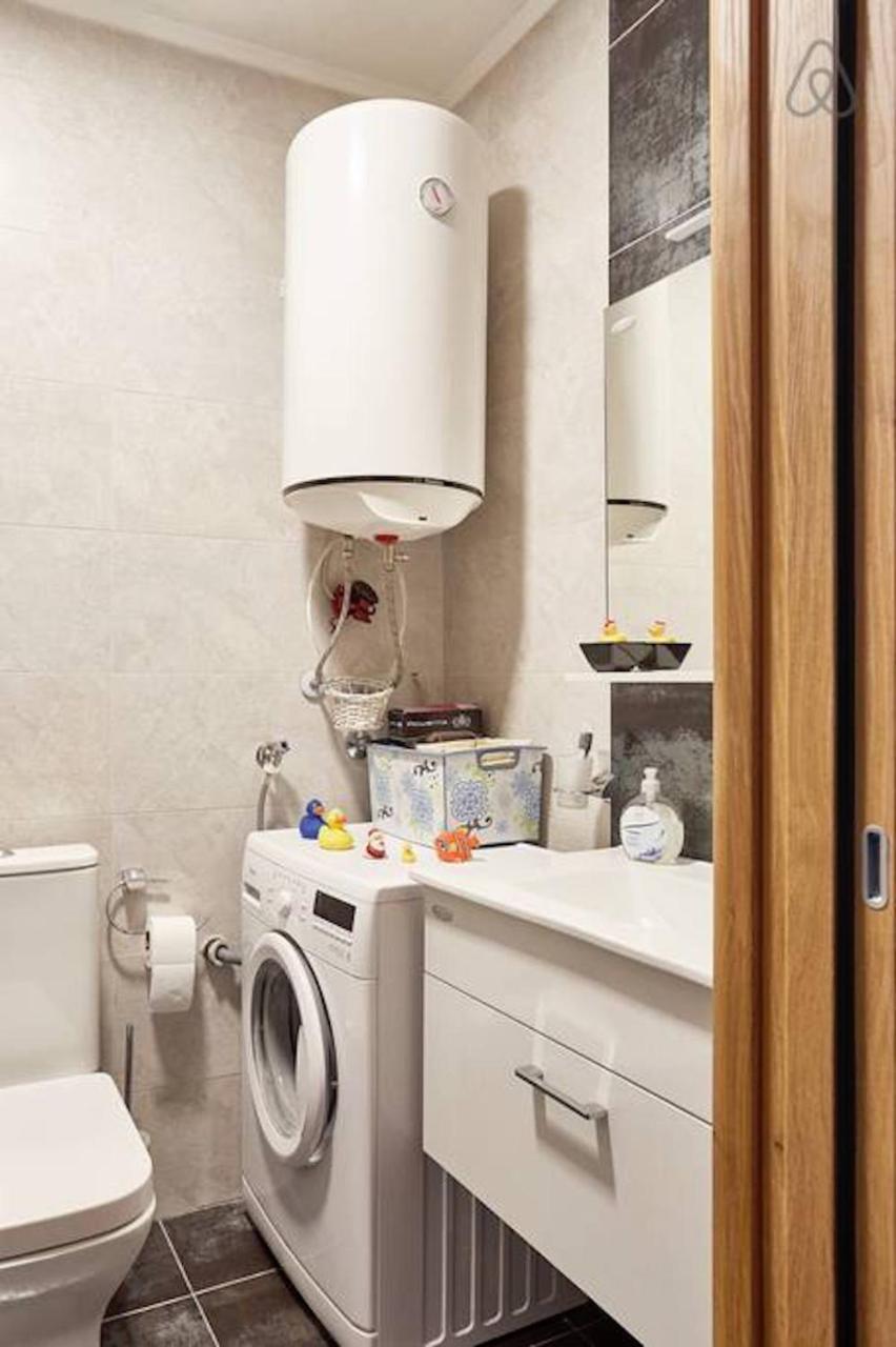 Bright Apartment Near City Center スコピエ エクステリア 写真